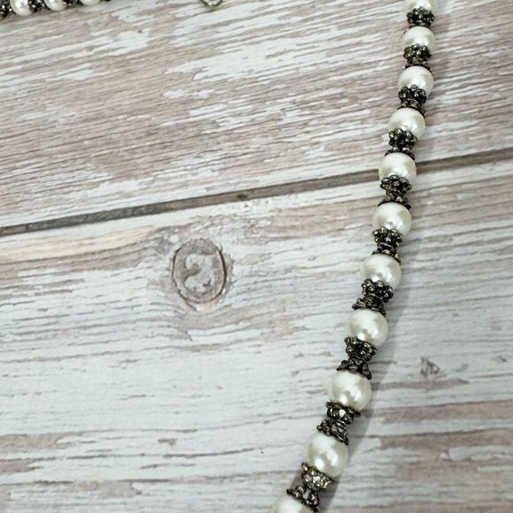 Silver And Faux Pearl Classy Minimalist Toggle Closure Collar Necklace 16” - Picture 4 of 11